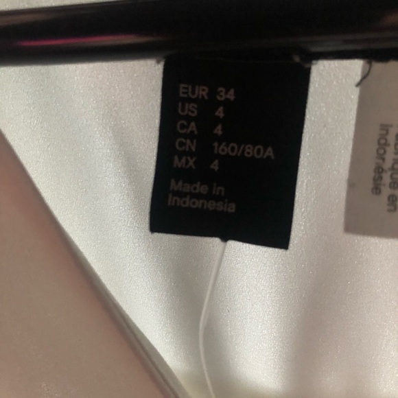 🖤SOLD🖤H&M Button Up Blouse - Picture 4 of 4